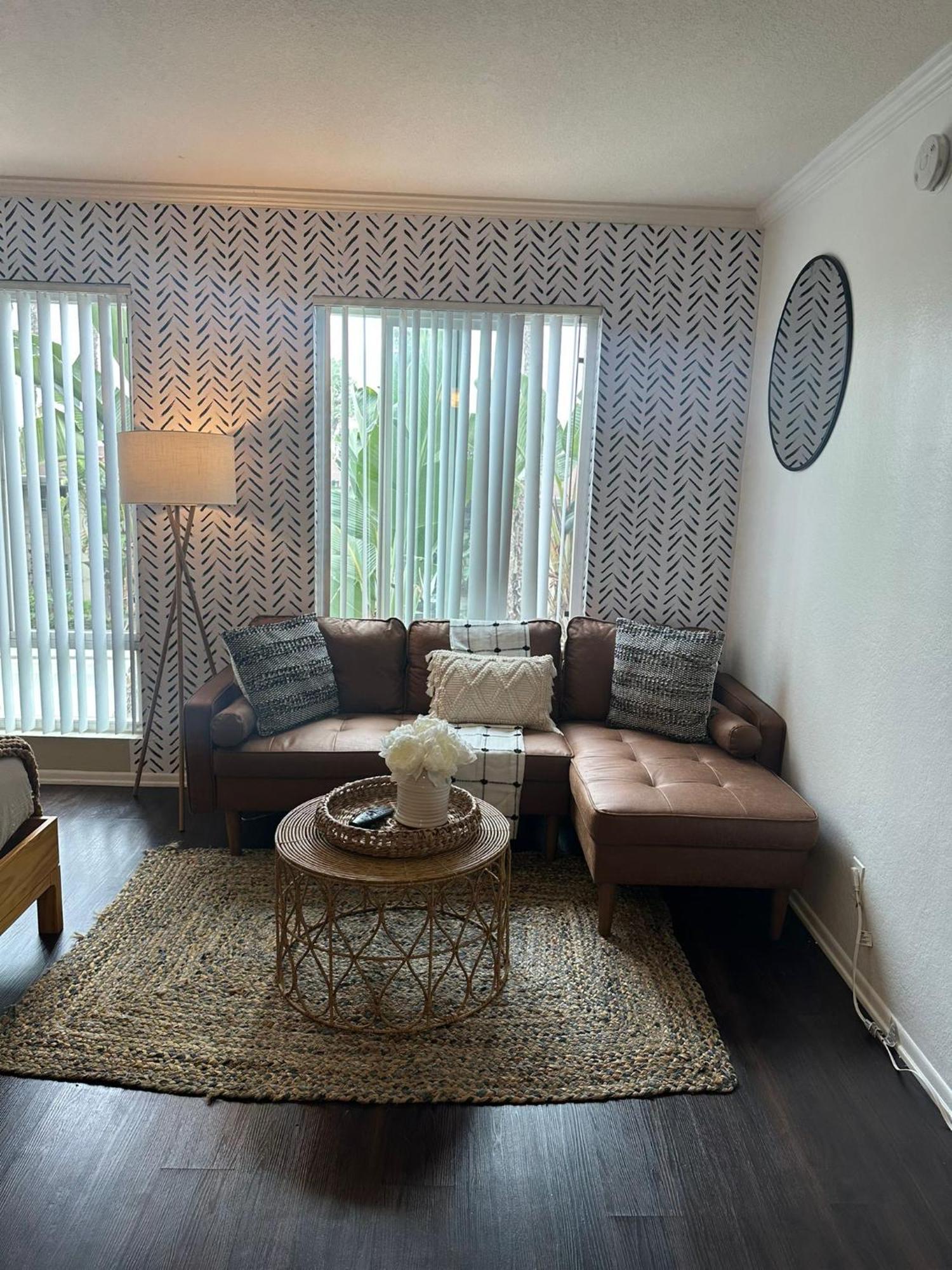 Loft Apartments At Hollywood Free Parking Close To Studios Universal Лос-Анджелес Экстерьер фото